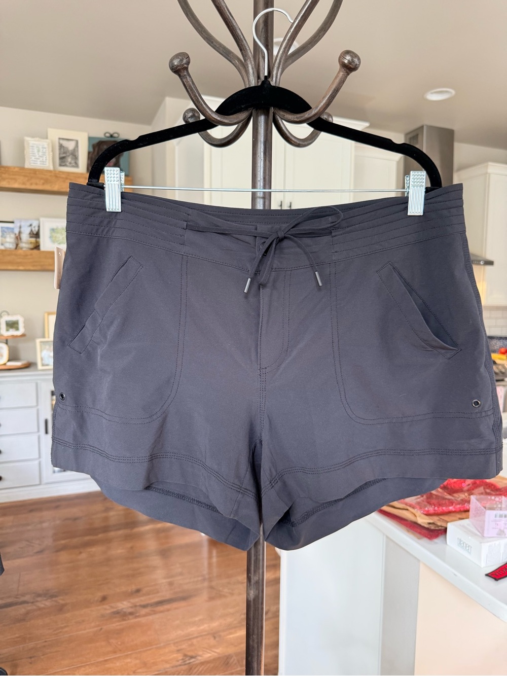 Women’s ATHLETA Black snap button with a drawstring Performance Shorts